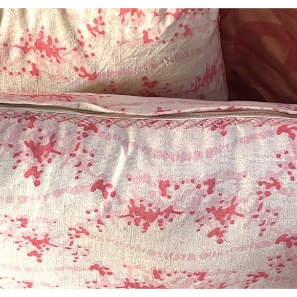 John Robshaw HTF Pink Cream Coral Throw Pillows Set Of 2 w/Down Inserts Scarce - Picture 8 of 10